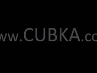 Соковита йолопи і величезний чорна іграшка