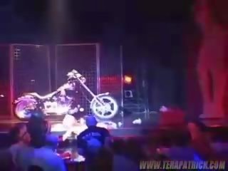 Magnificent як ебать tera patrick задираки всі як вона смужки від її еротичний спідня білизна