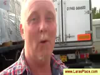 Trucker получаване на chased от а perfected