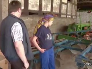Тато спіймана німецька падчерка і ебать її назовні