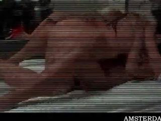 Удачливий лесбіянка трахання здорово harlot в червоний світло district