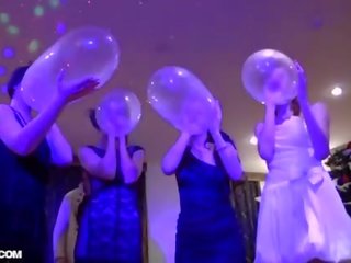 Любителі п’є шампанське від condoms