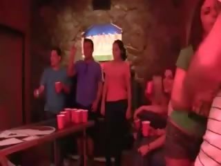 Коледж груповуха статтєві зв’язки на в вечірка