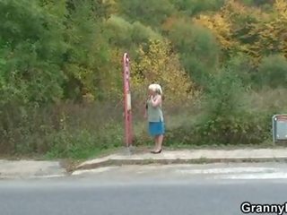 Бабичка harlot е избран нагоре и прецака