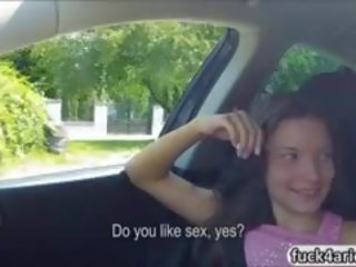 Недосвідчена підліток eurobabe anita b трахкав в в заднє сидіння