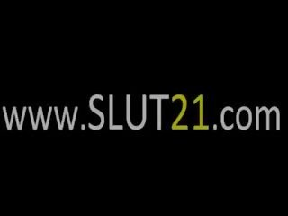 Занадто великий putz в її волохата анал отвір