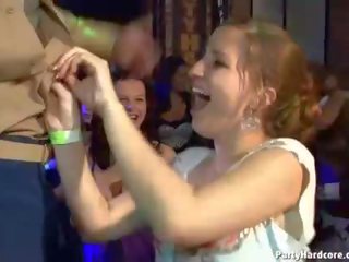 Две waiters чукане един уличница