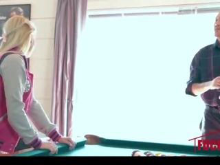 Marsha може в искам играя stepdad