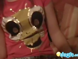 俄 青少年 learns 怎么样 到 给 一 口交