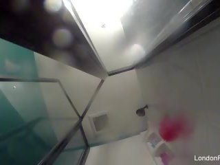 London Keyes's flirty Shower Solo