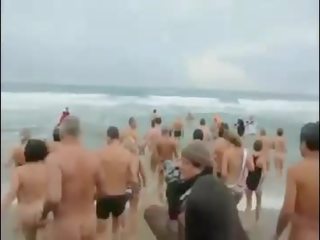 Аматьори публичен облечена жена гол мъж компилация две