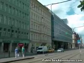 Публичен голота и възрастен филм сесия с smashing блондинки