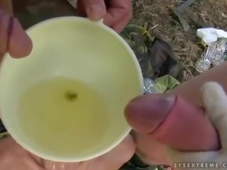 Два дідуся мочитися на провокаційний любитель