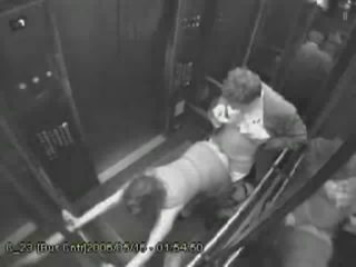 Randy пара отримувати fabulous в це elevator відео