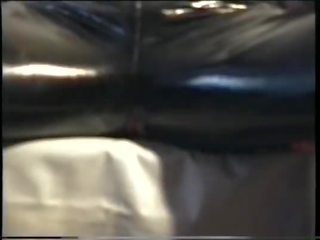 Sperm-traudl з crotchopen pvc trousers отримує a ебать без petting