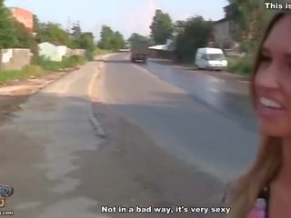 Публічний мінет від a красуня