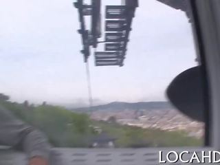 Духане от а закръглени неприятен тийн