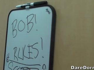 Божевільна коледж дівчинки має веселощі