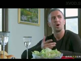 Фантастичний молодий брюнетка зрада дружина трахає hubbys friends великий член