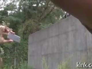 Публичен унижение за а секс видео привлекателен ескорт