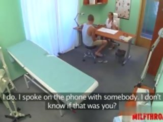Голям бюст аматьори x номинално филм в публичен