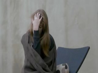 超 beguiling 雀斑 的 红发 娃娃