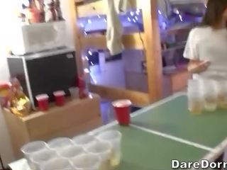 Молодий загальна спальня mates має брудна кліп