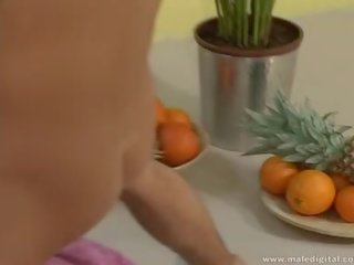 안장이 놓여 있지 않은 풀 클립 two4