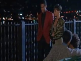 Halle berry stricly 사업