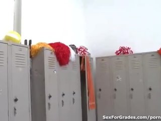 Мажоретка ххх видео в на шкафче стая