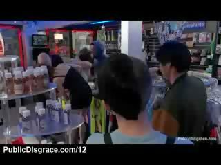 Bigtit вързани мацка vibed bu гамаши и момичета в секс видео магазин