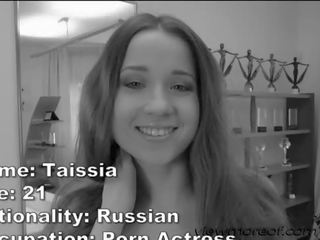 Приголомшлива європейська милашка taissia дає рокко a глибоке заковтування