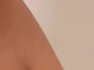 놀랄만한 금발의 타격 일