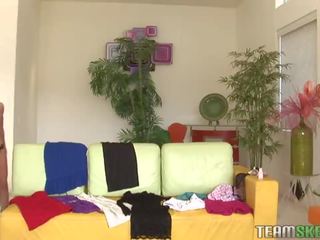 Трах атака: брюнетка латинка ребекка отримує сперма на її великий цицьки!