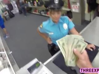 非凡な 尻 警察 女性 ストリップ 服 と ポーズ ヌード で ザ· ショップ