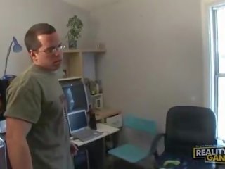 美眉 得到 钉 由 男