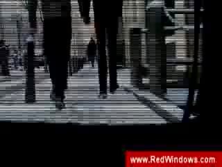 Турист chap visiting в червоний світло district