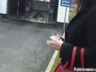 Adolescent е coaxed в като сексуален публичен x номинално филм
