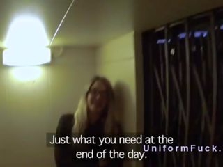 Поліція офіцер трахає білявка в elevator