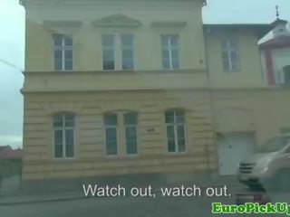 Євро недосвідчена смокче phallus для готівка
