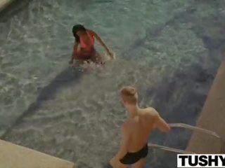 Tushy.com гаряча сестра отримує анал від brothers друг <span class=duration>- 11 min</span>