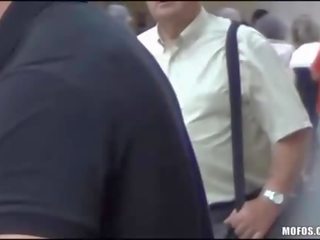 Трохи підліток отримує жорсткий peter