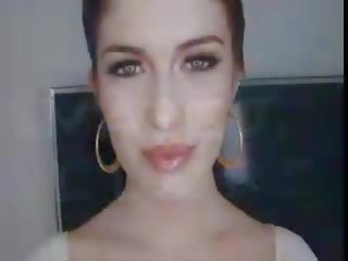 Miley отримує обличчя трахкав сперма заповнений рот