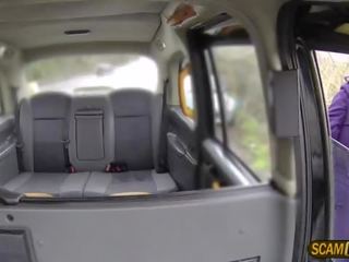 Водій мати x номінальний кліп з його first-rate passenger на в заднє сидіння