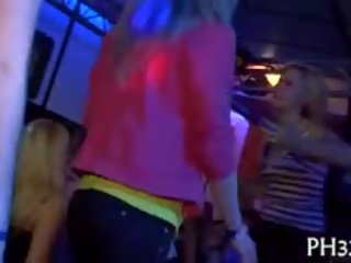 Две waiters чукане един проститутка