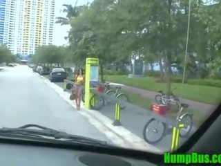 Beanne бенсън на на гърбица автобус от jenni
