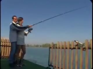 비탄 브루 넷의 사람 짜증 putz 과 도착 엿 에 고양이 가까운 fishing 사업