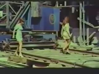 Две събратя чукане две детегледачки