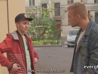 Skint леді дозволяє зіпсована друг для цвях його колишня дівчина для готівка