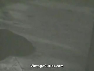 巨乳 灌注 女士 follows 该 脱衣 directions